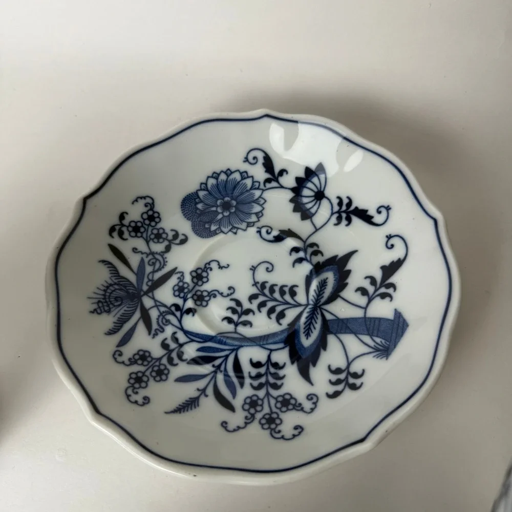 Blue Danube Japan Blue Onion Teacups‎ and Saucer Set of 4 Vintage Porcelain